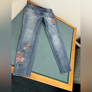 Nine West Size 10 Women’s jeans with embroidered flowers.